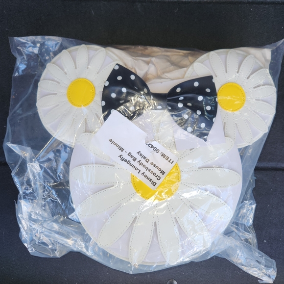 Loungefly Minnie Daisy Bag - Picture 1 of 3